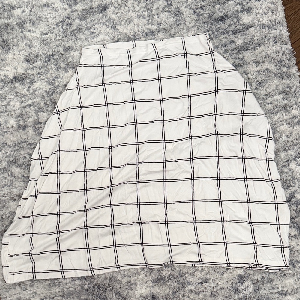 Stylish White and Black Nursing and Car Seat Cover